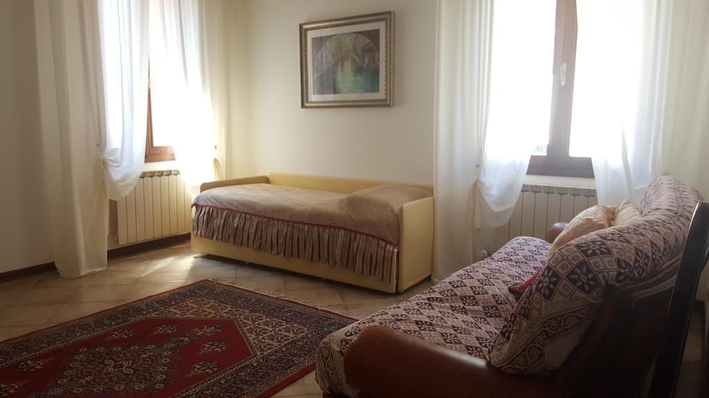 Chiara Apartment Mestre Luaran gambar